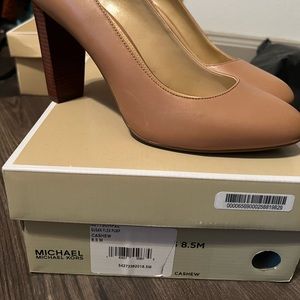 Michael kors nude pumps new w/ receipt